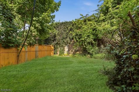 176 Hollywood Avenue East Orange NJ 07018