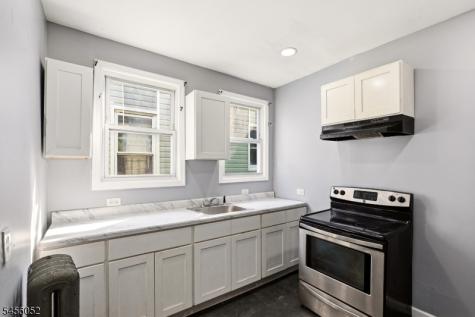 176 Hollywood Avenue East Orange NJ 07018