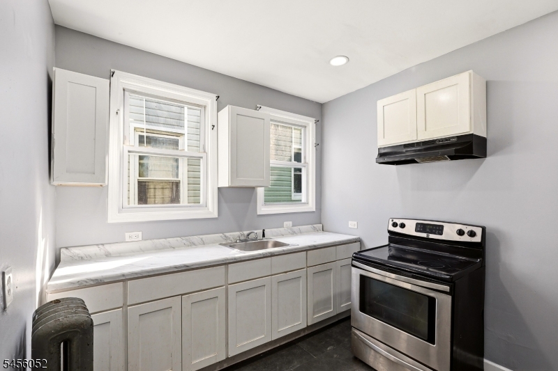 176 Hollywood Avenue East Orange NJ 07018