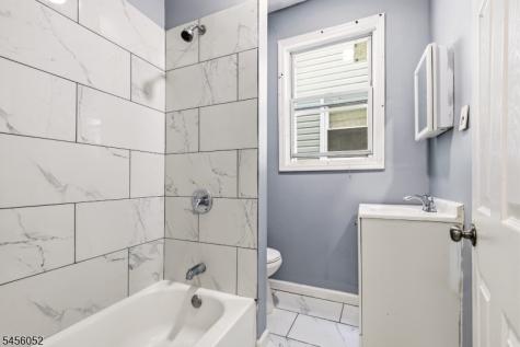 176 Hollywood Avenue East Orange NJ 07018