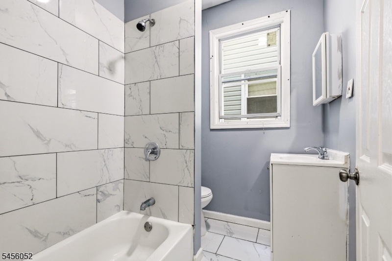 176 Hollywood Avenue East Orange NJ 07018