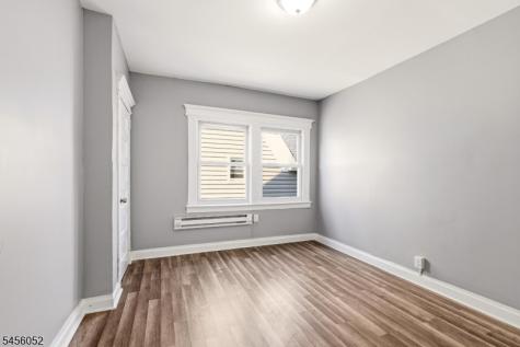 176 Hollywood Avenue East Orange NJ 07018