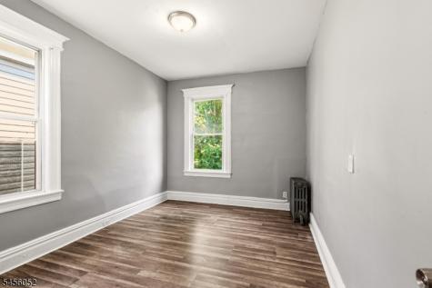 176 Hollywood Avenue East Orange NJ 07018