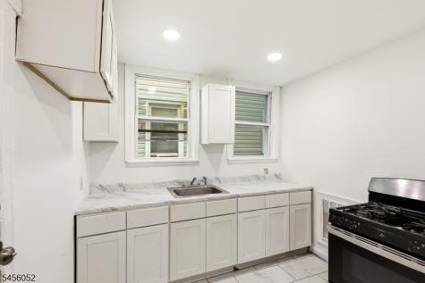 176 Hollywood Avenue East Orange NJ 07018