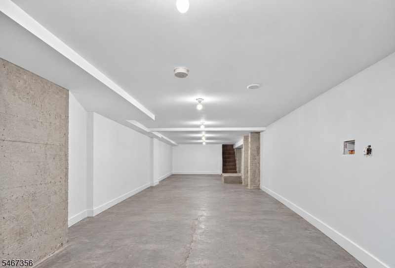 72 Summer Avenue Newark NJ 07104
