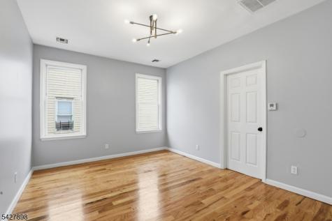 37 Tichenor Terrace Irvington NJ 07111