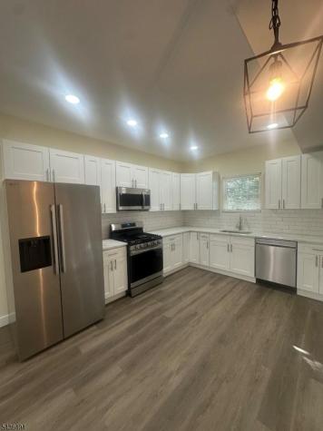 272 Schley Street Newark NJ 07112