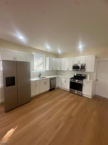 272 Schley Street Newark NJ 07112