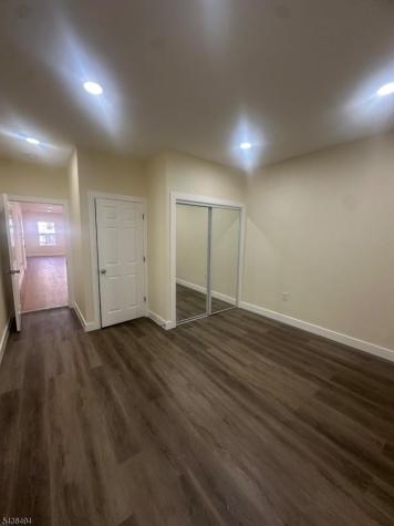 272 Schley Street Newark NJ 07112