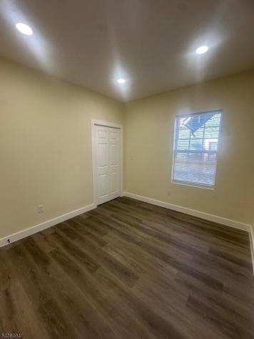 272 Schley Street Newark NJ 07112