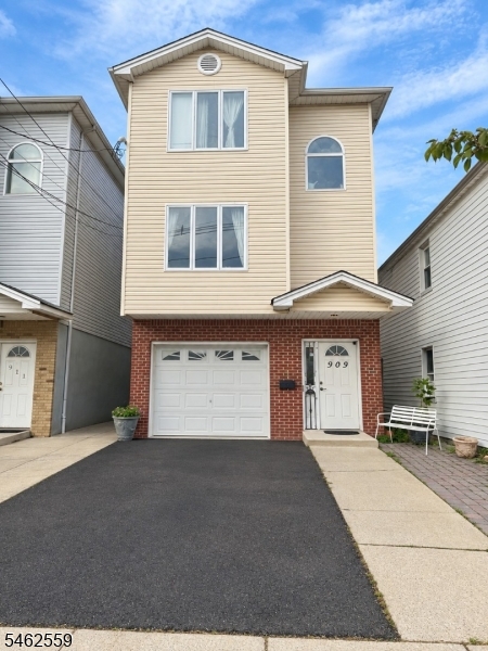 909 Bond Street Elizabeth NJ 07201