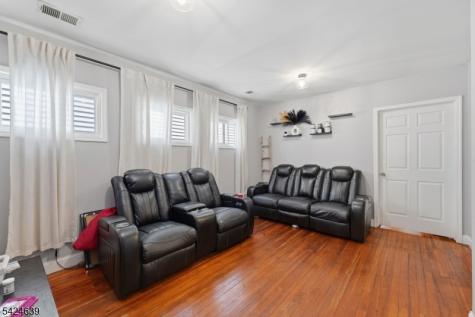 521 Maple Avenue Elizabeth NJ 07202