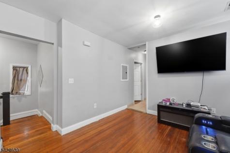 521 Maple Avenue Elizabeth NJ 07202