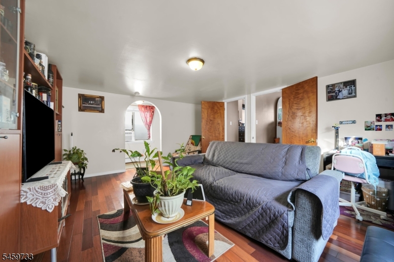 83 Pacific Street Newark NJ 07105