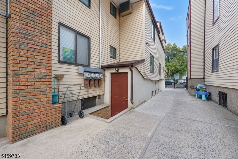 83 Pacific Street Newark NJ 07105