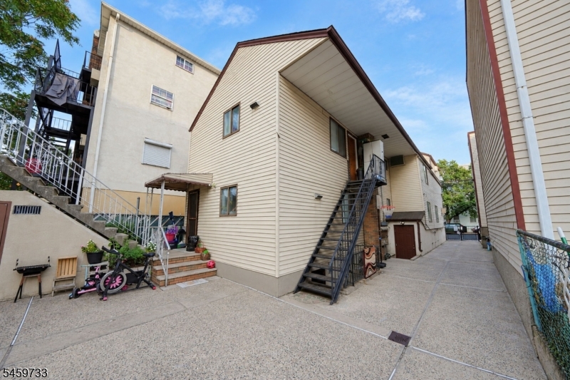 83 Pacific Street Newark NJ 07105