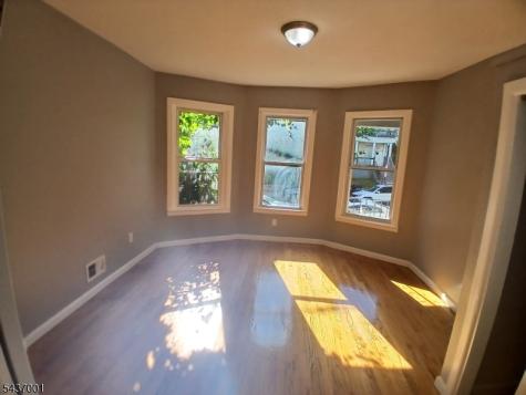 118 Seymour Avenue Newark NJ 07108