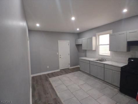 118 Seymour Avenue Newark NJ 07108
