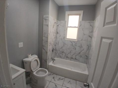 118 Seymour Avenue Newark NJ 07108