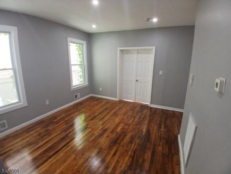 118 Seymour Avenue Newark NJ 07108