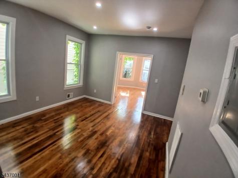 118 Seymour Avenue Newark NJ 07108