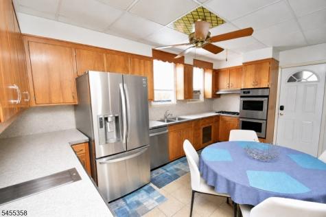 285 N Maple Avenue East Orange NJ 07017