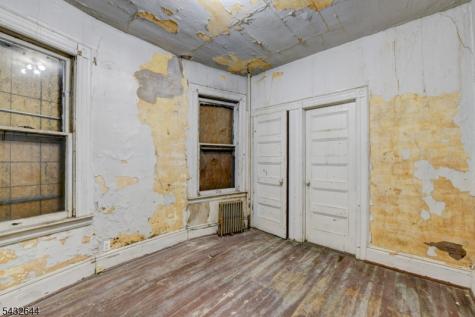 249 4TH Street Newark NJ 07107