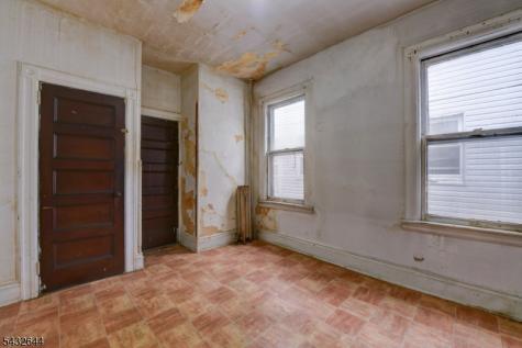 249 4TH Street Newark NJ 07107