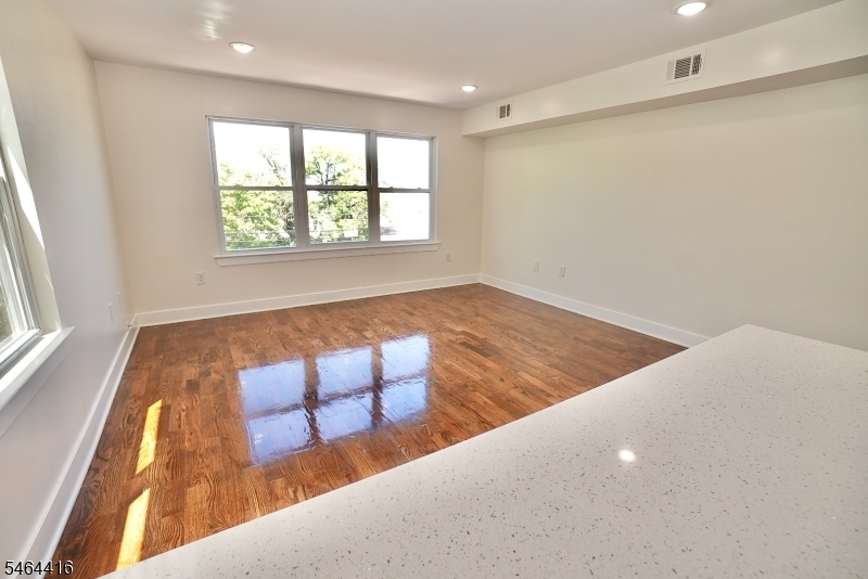 478 S 16th Street Newark NJ 07103