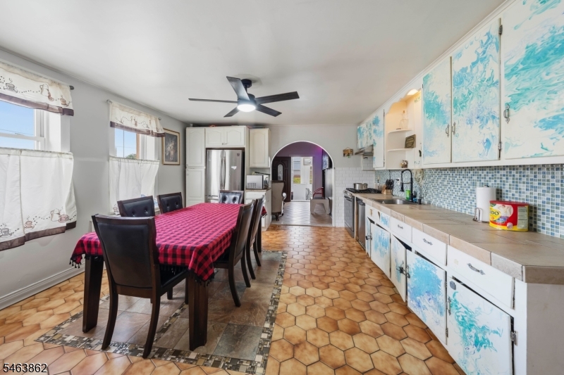 655 4TH Avenue Elizabeth NJ 07202