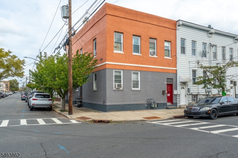 655 4TH Avenue Elizabeth NJ 07202