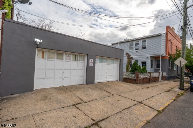 655 4TH Avenue Elizabeth NJ 07202