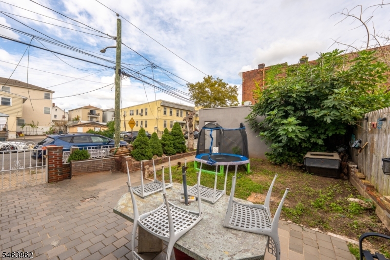 655 4TH Avenue Elizabeth NJ 07202