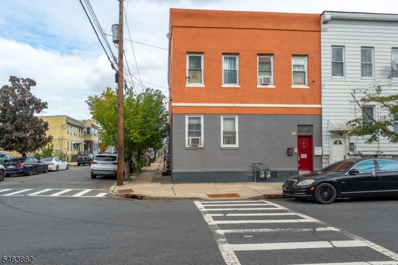 655 4TH Avenue Elizabeth NJ 07202