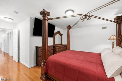 114 4TH Street Newark NJ 07104