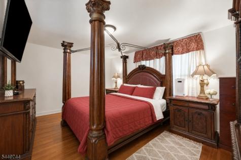 114 4TH Street Newark NJ 07104