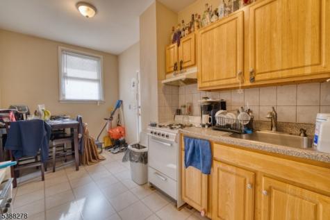 233 Avenue B Bayonne NJ 07002