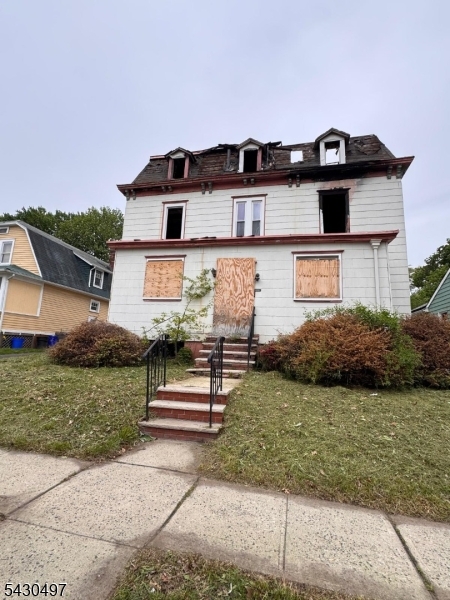 17 Westcott Street East Orange NJ 07017