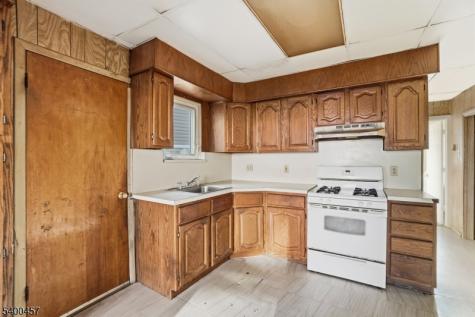 98 W 49th Street Bayonne NJ 07002
