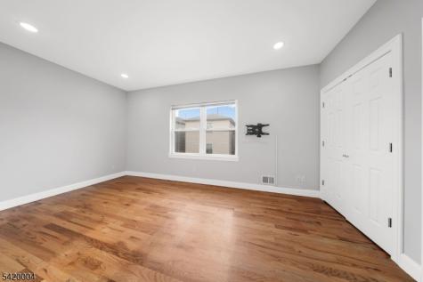558 Broadway Elizabeth NJ 07206