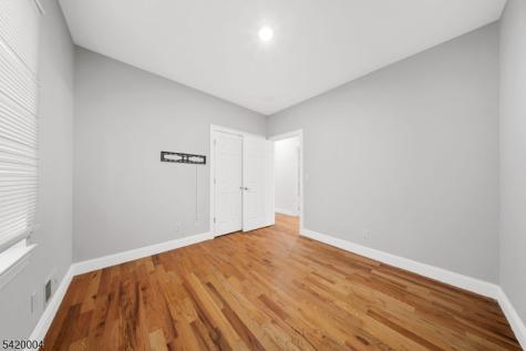 558 Broadway Elizabeth NJ 07206