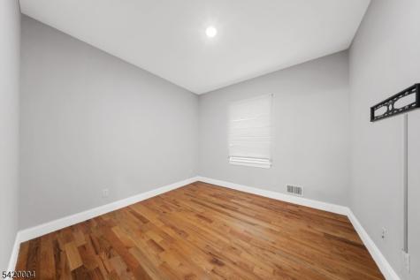 558 Broadway Elizabeth NJ 07206