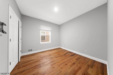 558 Broadway Elizabeth NJ 07206