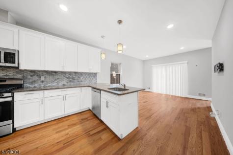 558 Broadway Elizabeth NJ 07206