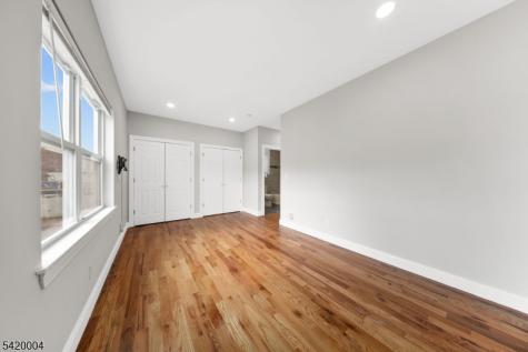 558 Broadway Elizabeth NJ 07206