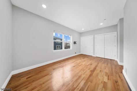 558 Broadway Elizabeth NJ 07206