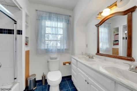 541 Page Avenue Lyndhurst NJ 07071