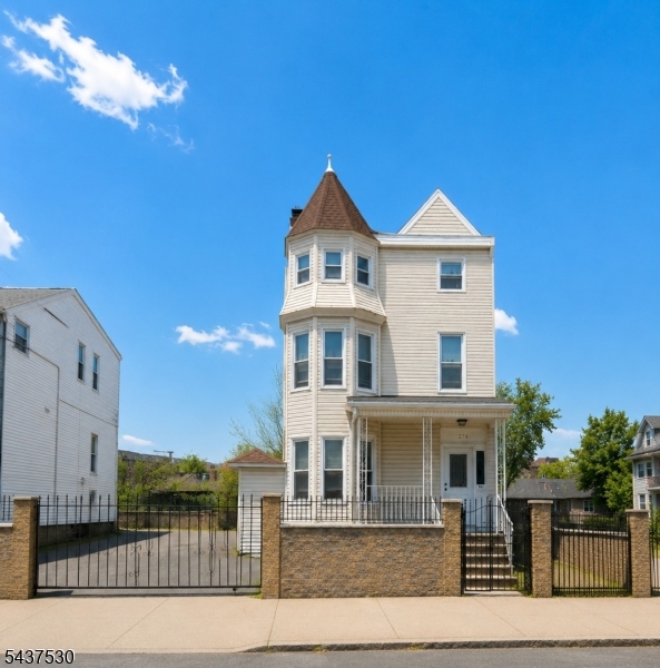 272 Parker Street Newark NJ 07104