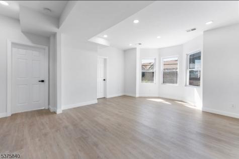 437 Bramhall Avenue Jersey City NJ 07304