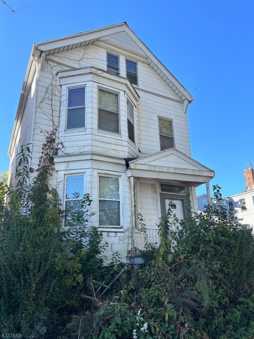 41 9TH Avenue East Orange NJ 07018